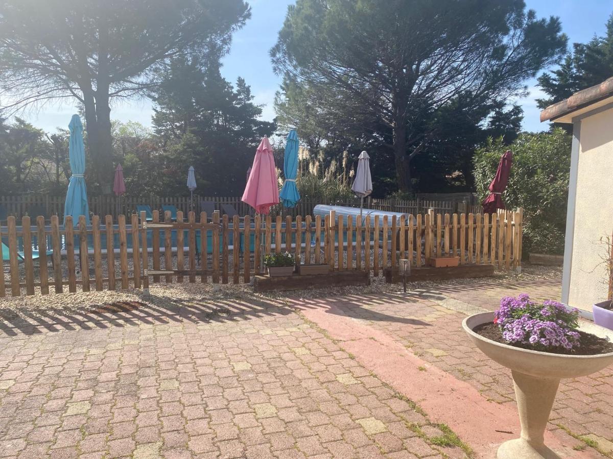 Hostellerie De La Source Arlés Exterior foto